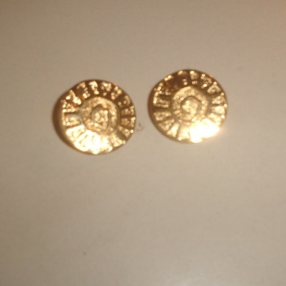 Gabriel clip earrings gold swirl circles